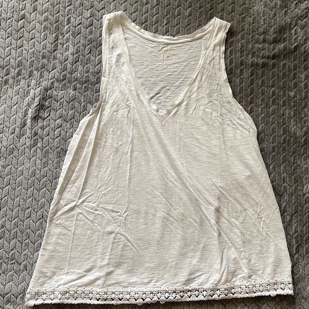 Lilly Pulitzer Sleeveless Racerback V-Neck Tank